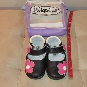 Excellent condition. Worn once. For 3-4 years old.